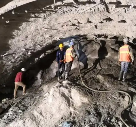 江宁拱顶带模注浆料的施工流程及注意事项